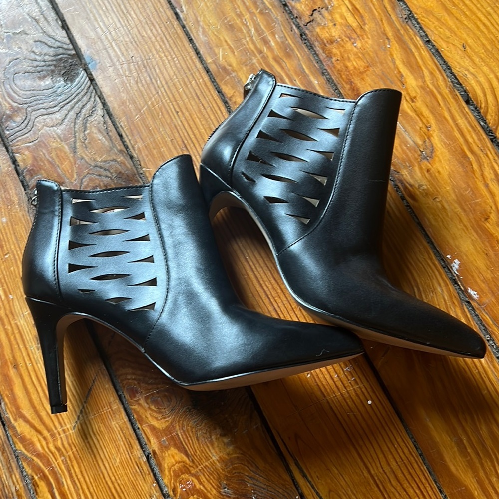 Adrienne Vittadini - black leather boots